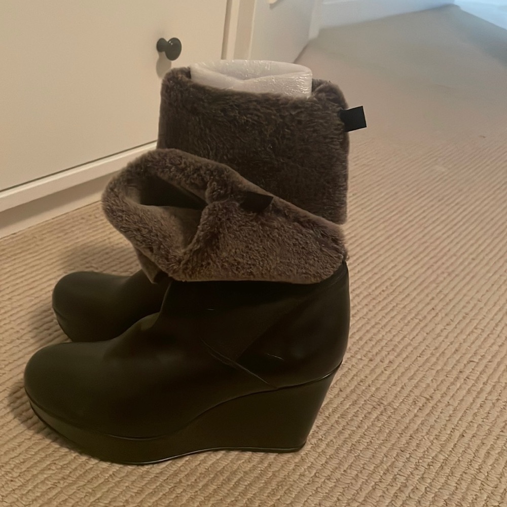 Stuart weitzman man wedge boot with fur never worn